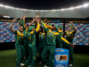 The South Africa players celebrate after winning the Under-19 World Cup in Dubai © ICC