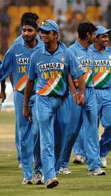 Rahul Dravid is all smiles after India's 51-run win over Pakistan at Abu Dhabi © AFP