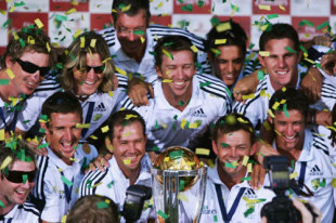 The Australian squad with the trophy during a welcome home reception in Sydney © Getty Images