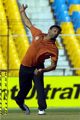 Praveen Kumar took 3 for 18 as Central Zone skittled West Zone for 98 en route to a six-wicket win in Bangalore © ESPNcricinfo Ltd