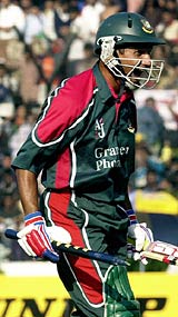 Habibul Bashar celebrates Bangladesh's win in the fifth and deciding ODI against Zimbabwe. Bangladesh came back from 0-2 down in the series © AFP